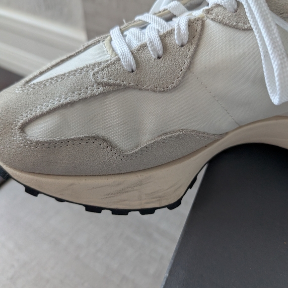 New Balance 327 - Picture 10 of 12